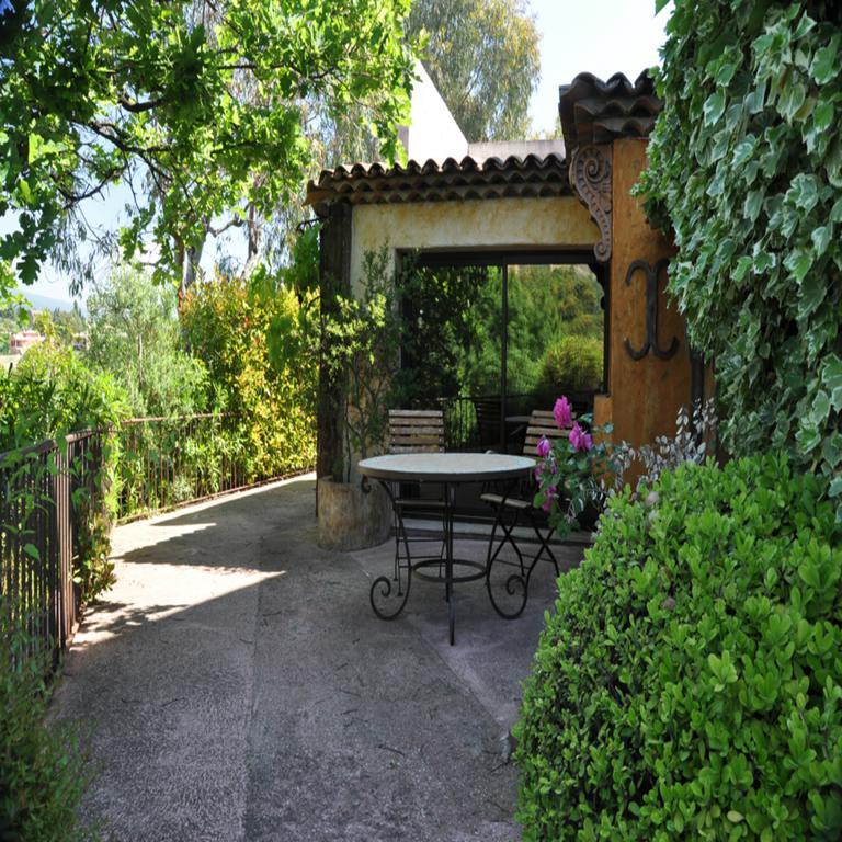 Chateau Hotel La Vignette Haute Auribeau-sur-Siagne Szoba fotó